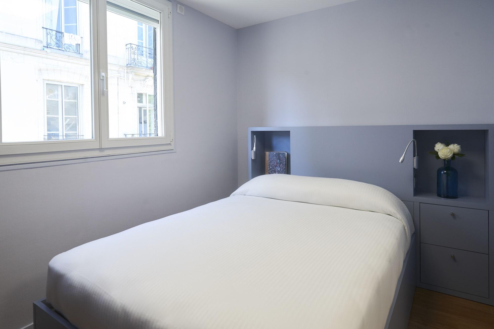 Hotel Logis Duquesne 2*