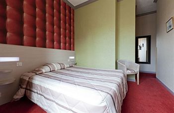 Logis Duquesne Hotel